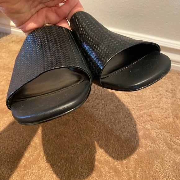 Women’s Black Textured Slide Sandals New Size 9.5 vegan Nordstrom Rack - Picture 5 of 10